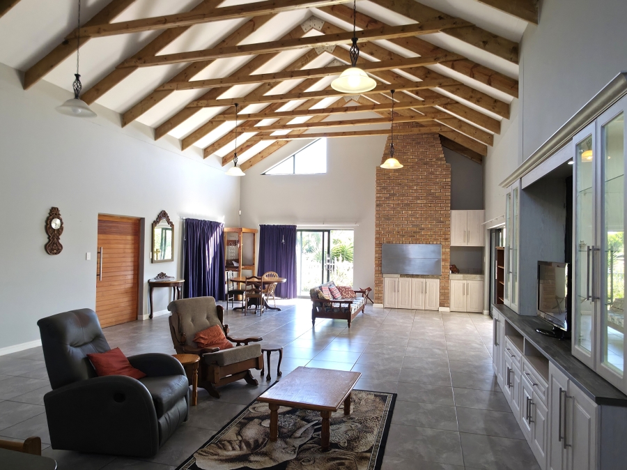 5 Bedroom Property for Sale in Noorsekloof Eastern Cape